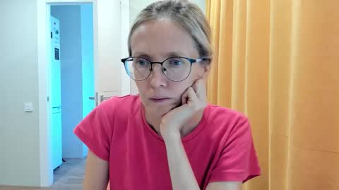 Snapshot of mollystory chatting on September 21, 7:51 am AngelMomm online show from September 21, 7:51 am
