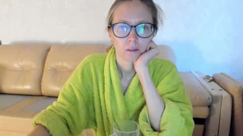 Snapshot of mollystory chatting on February 26, 4:30 am AngelMomm online show from February 26, 4:30 am