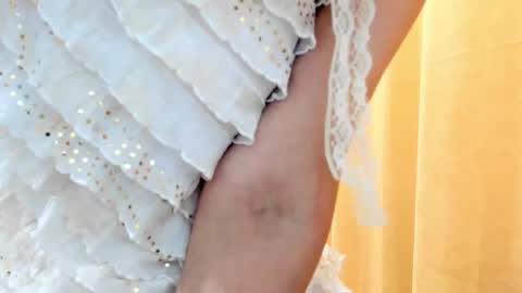 Snapshot of mollystory chatting on October 9, 7:01 am AngelMomm online show from October 9, 7:01 am