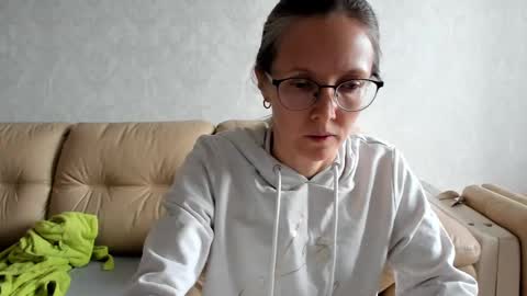 Snapshot of mollystory chatting on February 16, 10:54 am AngelMomm online show from February 16, 10:54 am