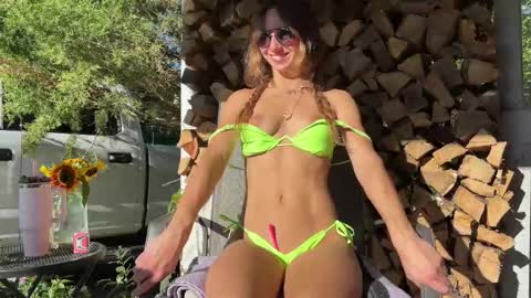 Mia  online show from September 15, 1:30 pm