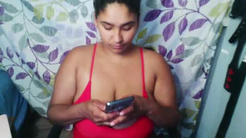 Snapshot of mommybubbles chatting on September 29, 1:22 am Mommy bubbles online show from September 29, 1:22 am