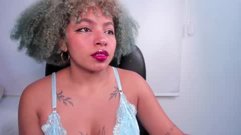 Momo  online show from April 6, 3:39 am