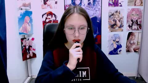 Mona  online show from March 9, 9:24 am