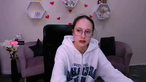 Mona  online show from March 4, 2:53 pm