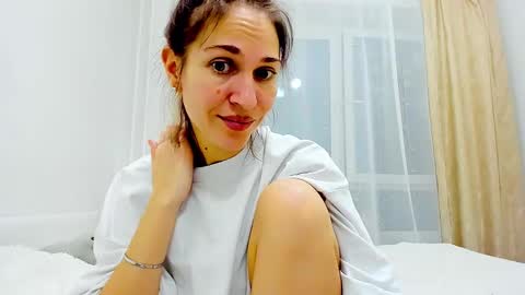 Mona online show from February 1, 8:58 pm