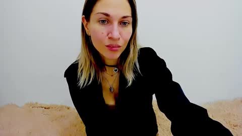 Mona online show from January 25, 8:31 pm