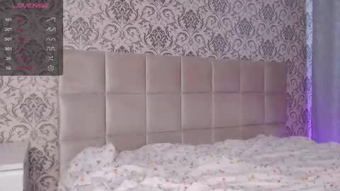 Snapshot of mona_saxxx chatting on September 19, 7:40 am Hey Guys im Mona. PVT is Open Please Make me CUM online show from September 19, 7:40 am