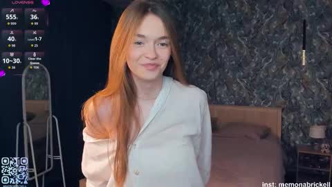 Mona online show from December 3, 7:27 pm