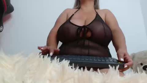 Monica online show from November 1, 8:46 pm