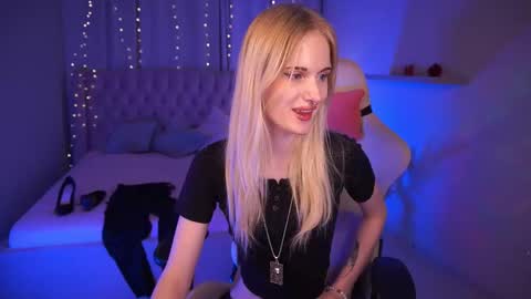 Snapshot of monicavelen chatting on October 7, 5:56 am Monica online show from October 7, 5:56 am