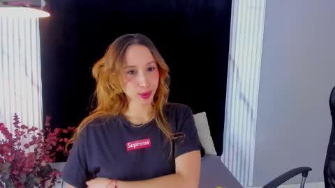 MONIK FOX online show from October 6, 8:02 pm