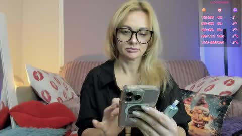 MonikaFamex online show from December 17, 9:41 pm