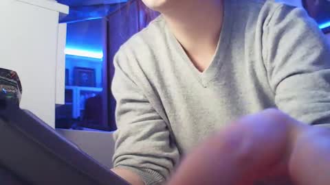 moodiemira online show from February 18, 7:35 pm