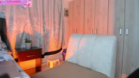Snapshot of moollly_ chatting on October 15, 1:19 am moollly_ online show from October 15, 1:19 am