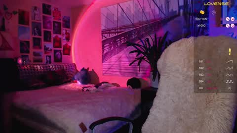 Snapshot of moon_sugar_ chatting on December 17, 1:38 pm Keira online show from December 17, 1:38 pm