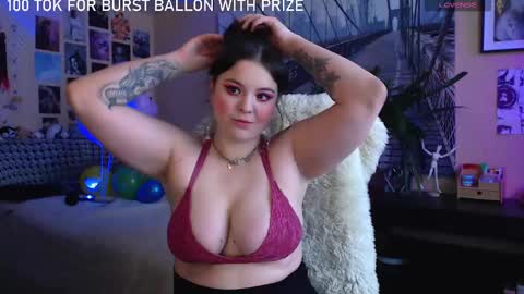 Snapshot of moon_sugar_ chatting on February 17, 10:51 am Keira online show from February 17, 10:51 am