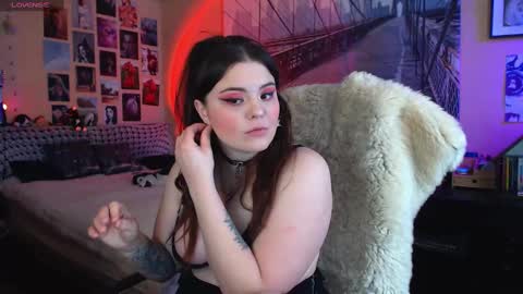 Snapshot of moon_sugar_ chatting on March 12, 12:47 pm Keira online show from March 12, 12:47 pm