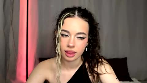 moonfaairy online show from May 21, 5:22 pm