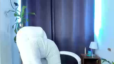 Snapshot of moonie_baddie31 chatting on September 9, 5:13 pm moonie_baddie31 online show from September 9, 5:13 pm