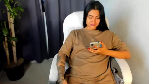 Snapshot of moonie_baddie31 chatting on October 17, 12:36 am moonie_baddie31 online show from October 17, 12:36 am