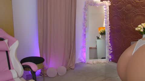 Snapshot of moonligt_iris chatting on October 23, 5:24 am moonligt_iris online show from October 23, 5:24 am