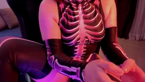 Kitty online show from October 31, 3:30 am