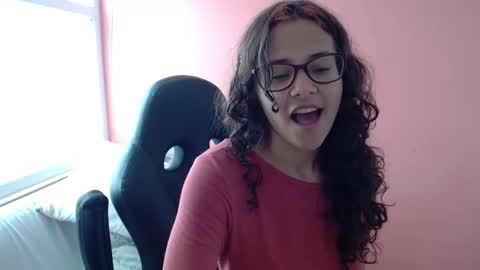 Snapshot of mora_haze chatting on October 18, 2:20 pm Mora Haze 3 online show from October 18, 2:20 pm