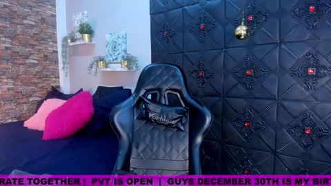 Snapshot of morochaa_fire chatting on December 23, 2:35 am Morocha online show from December 23, 2:35 am