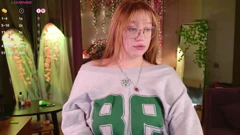 morvelyn online show from February 25, 8:29 pm