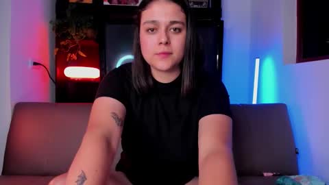 Snapshot of mrbuu_ chatting on September 16, 4:09 am Laura online show from September 16, 4:09 am