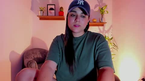 Snapshot of mrbuu_ chatting on February 3, 2:14 am Laura online show from February 3, 2:14 am