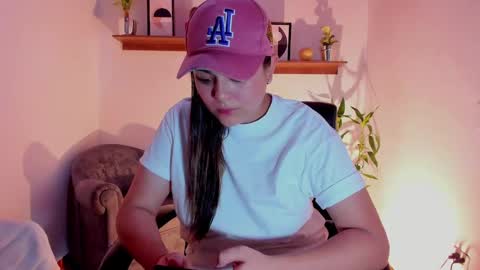 Snapshot of mrbuu_ chatting on February 15, 2:58 am Laura online show from February 15, 2:58 am