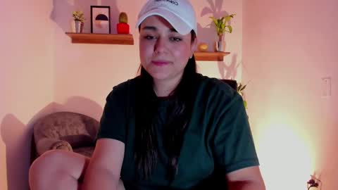 Snapshot of mrbuu_ chatting on February 12, 3:07 am Laura online show from February 12, 3:07 am