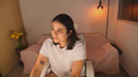 Snapshot of mrbuu_ chatting on September 24, 4:33 am Laura online show from September 24, 4:33 am