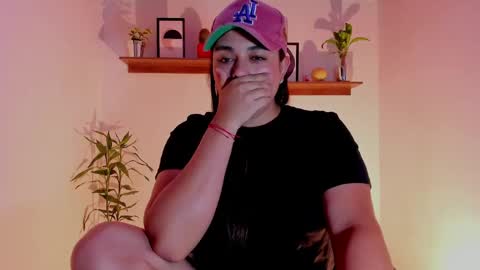 Snapshot of mrbuu_ chatting on January 23, 5:02 am Laura online show from January 23, 5:02 am