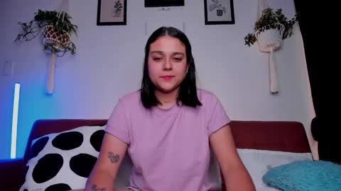 Snapshot of mrbuu_ chatting on October 8, 5:56 am Laura online show from October 8, 5:56 am