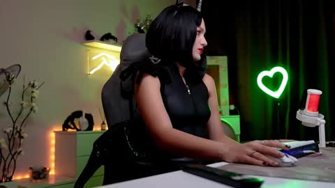 Snapshot of mrstenderbeast chatting on October 27, 4:24 pm YOUR OWNER online show from October 27, 4:24 pm