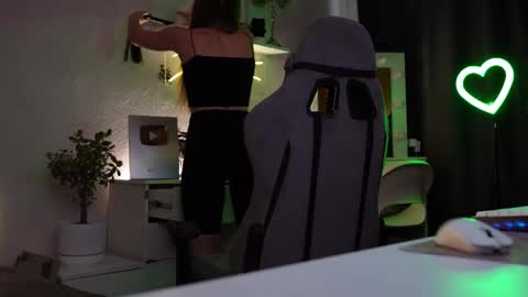 Snapshot of mrstenderbeast chatting on September 17, 3:32 pm YOUR OWNER online show from September 17, 3:32 pm