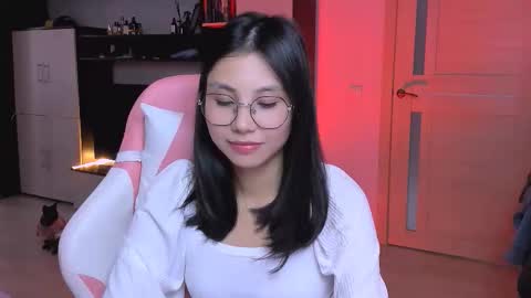 Snapshot of ms_emily_ chatting on October 9, 12:31 pm ms_emily_ online show from October 9, 12:31 pm
