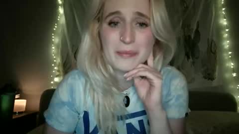 msclairewhatever online show from November 11, 8:00 am