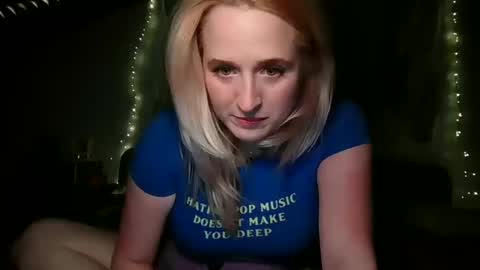 Snapshot of msclairewhatever chatting on October 14, 12:13 am msclairewhatever online show from October 14, 12:13 am