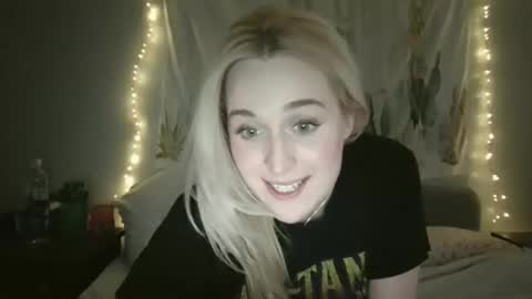 Snapshot of msclairewhatever chatting on September 16, 4:31 am msclairewhatever online show from September 16, 4:31 am