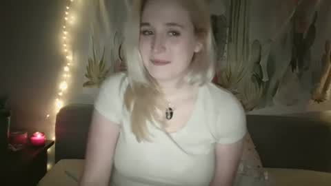 Snapshot of msclairewhatever chatting on September 19, 5:39 am msclairewhatever online show from September 19, 5:39 am