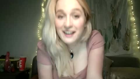 Snapshot of msclairewhatever chatting on October 20, 10:24 pm msclairewhatever online show from October 20, 10:24 pm
