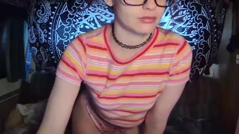 Mallow online show from December 9, 3:33 pm