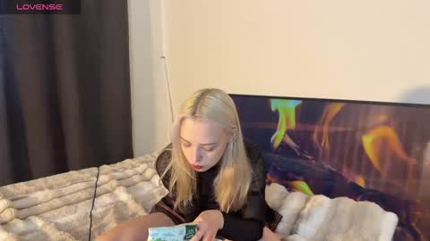 Lisa online show from February 17, 6:24 am