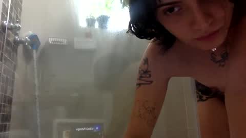 Snapshot of munchi_ chatting on February 22, 3:42 pm   online show from February 22, 3:42 pm