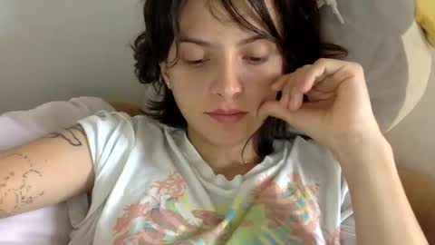 Snapshot of munchi_ chatting on January 11, 2:04 pm   online show from January 11, 2:04 pm