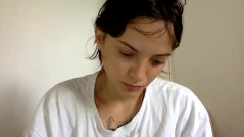 Snapshot of munchi_ chatting on January 22, 2:14 pm   online show from January 22, 2:14 pm